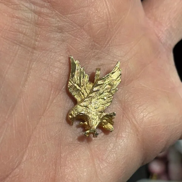 Vintage gold toned eagle pendant or necklace - Picture 6 of 6